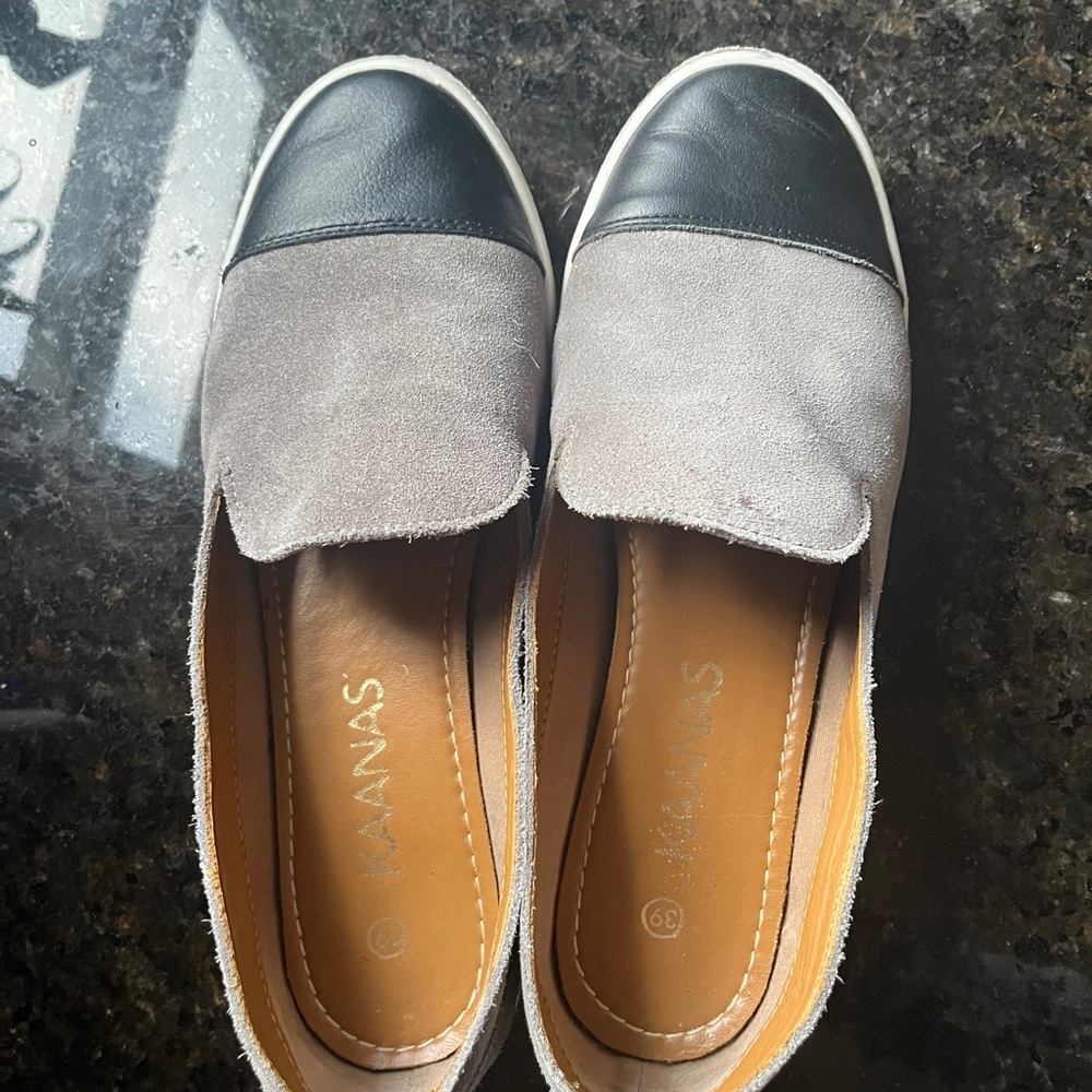 Kaanas Black and Gray Flats